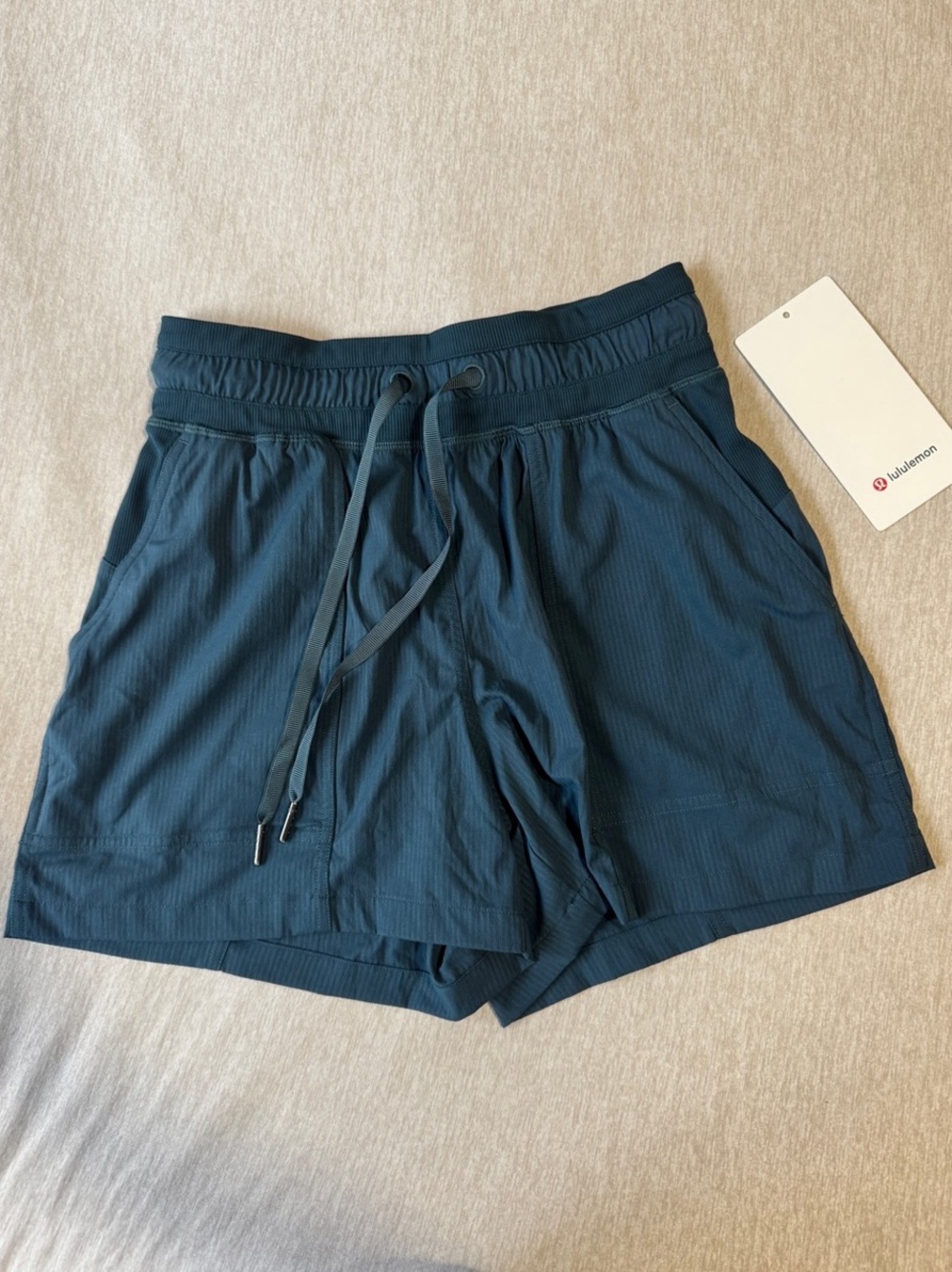 Lululemon Dance Studio HR 3.5” Shorts Indochine Blue Size 2 NWOT